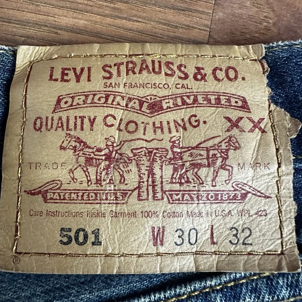 Vintage Y2K Levis 501 Jeans 30x32 Blue Dark Wash Button Fly Straight Leg USA
